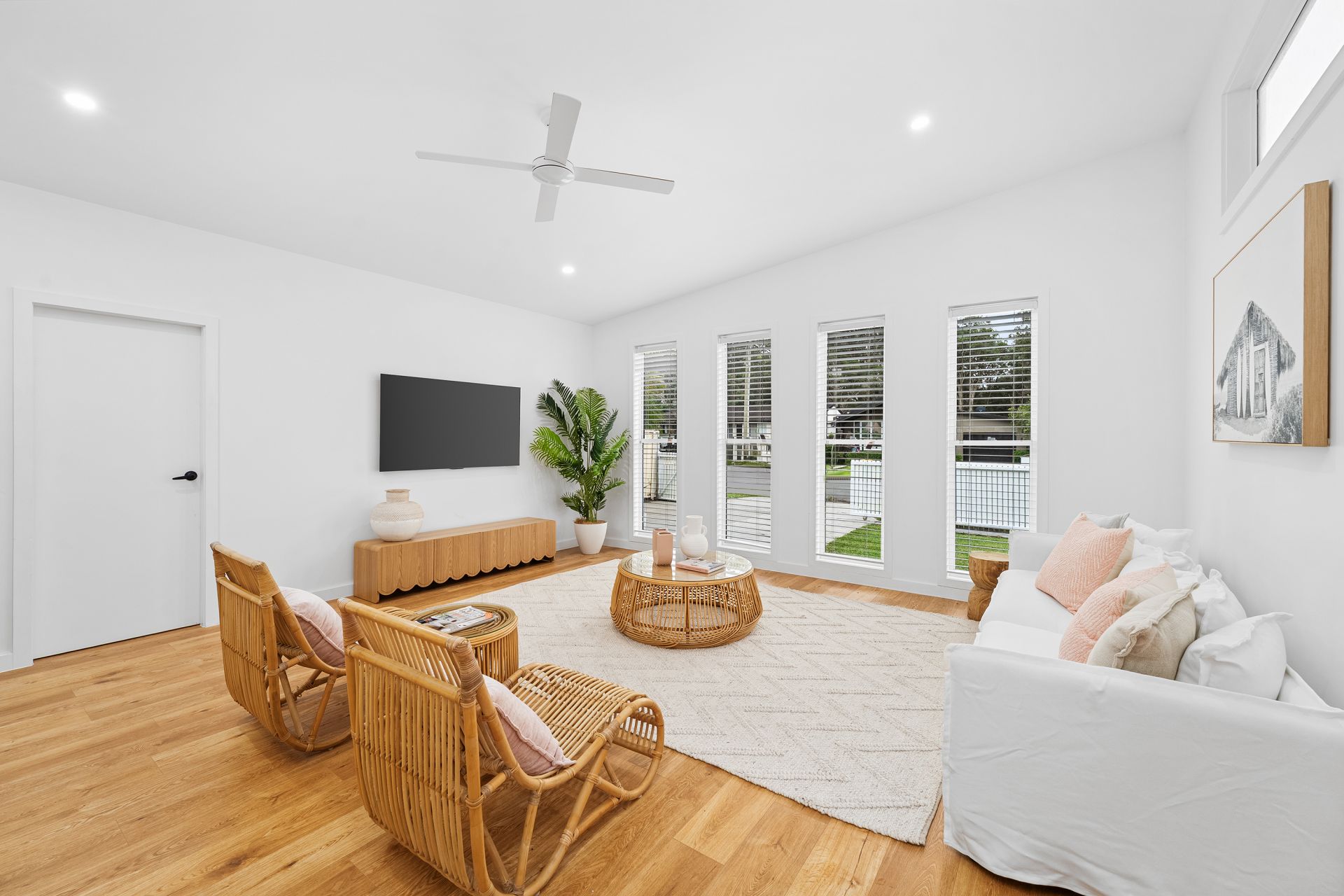 12 Blenheim Avenue, Berkeley Vale, Berkeley Vale - Thumbnail 4
