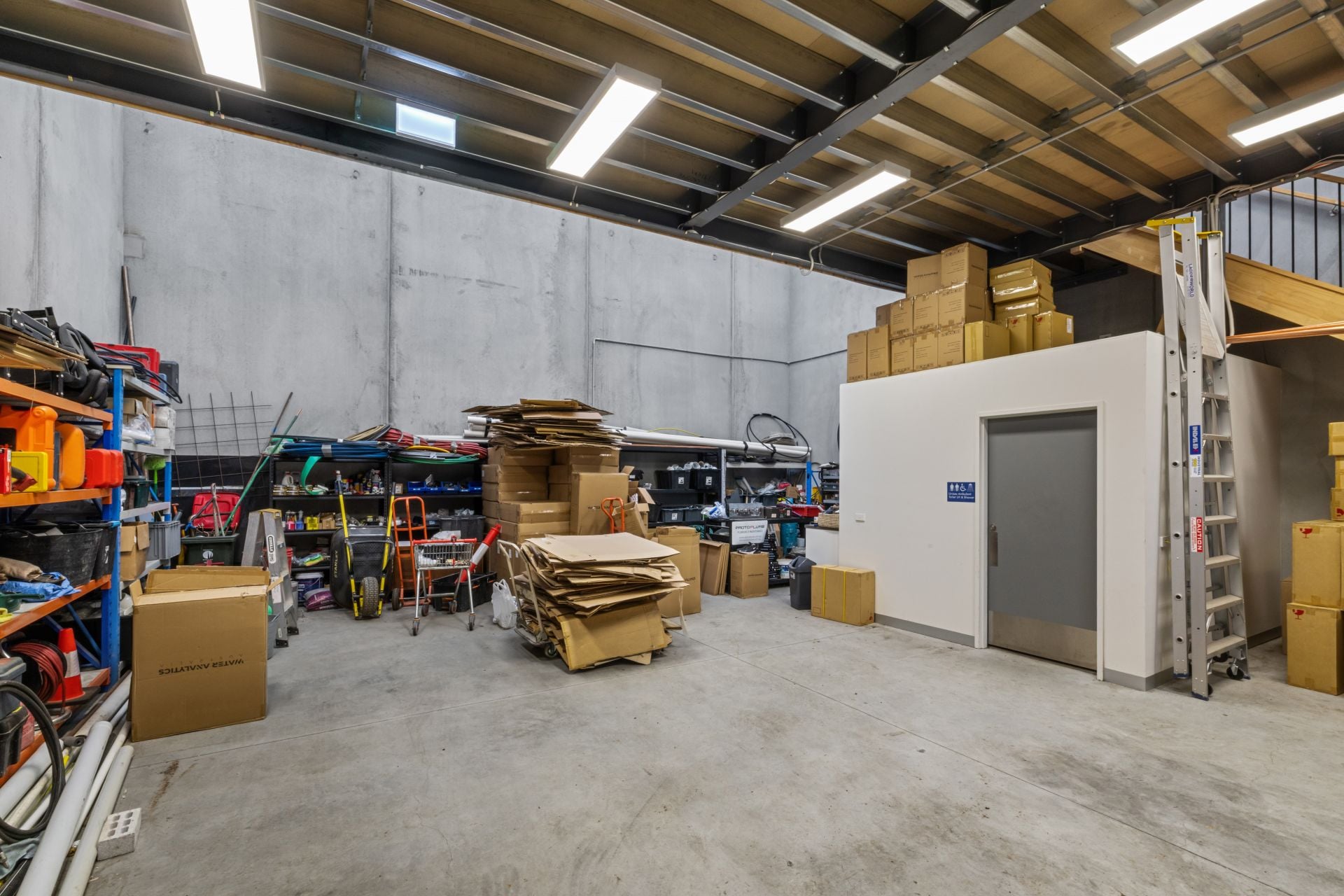 OCCUPY OR INVEST:
Versatile Warehouse + Office – Move In Ready!