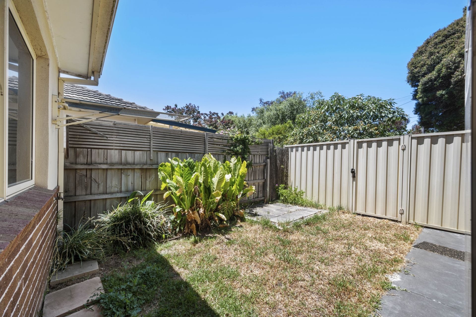 Stylish Unit In Quiet Reservoir Pocket
