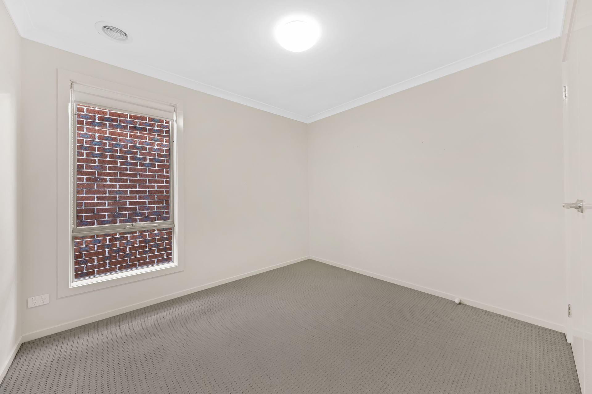 4 BEDROOM DELIGHT!