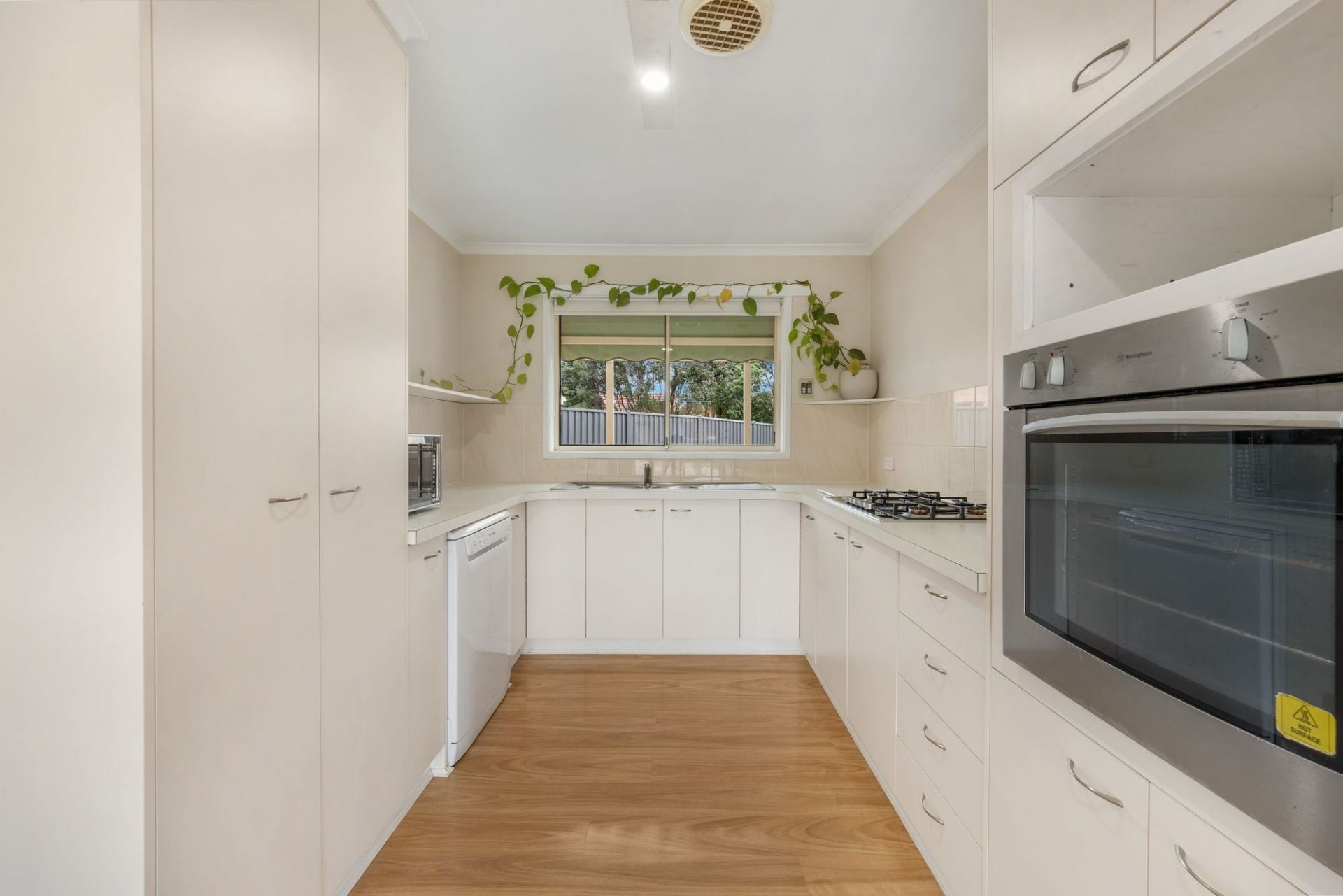 1 Merrett Gardens Gordon ACT, Gordon - Thumbnail 4