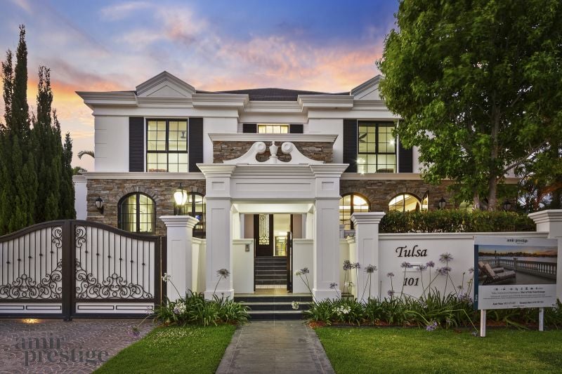 101 Commodore Drive, Paradise Waters - Thumbnail 2