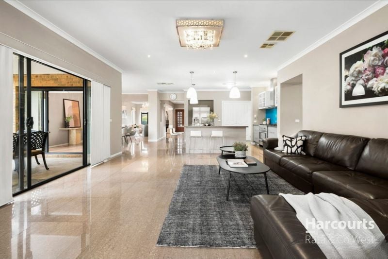 15 Clementson Drive, Caroline Springs