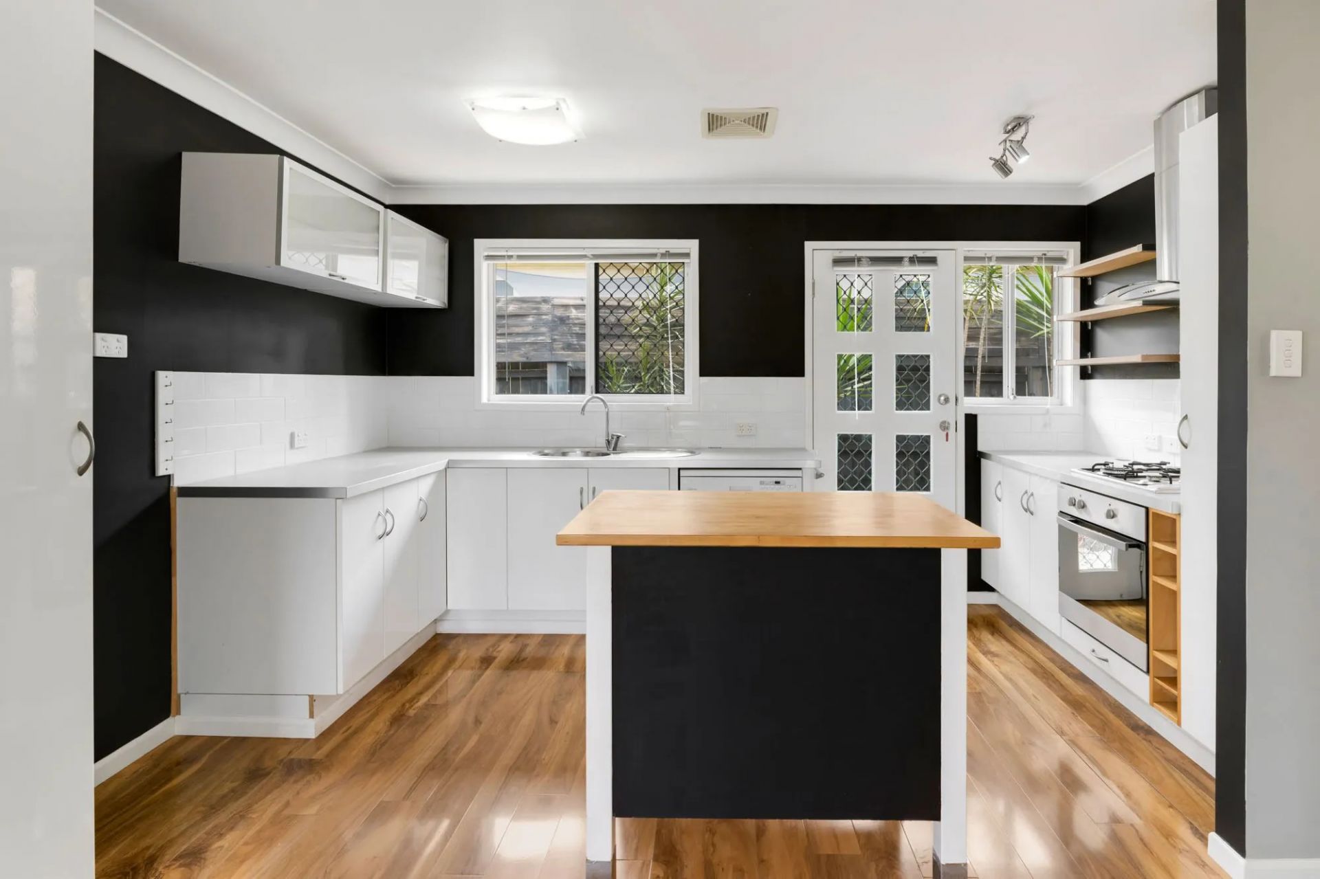 52 Turana Street, Coombabah QLD 4216, Coombabah - Thumbnail 3