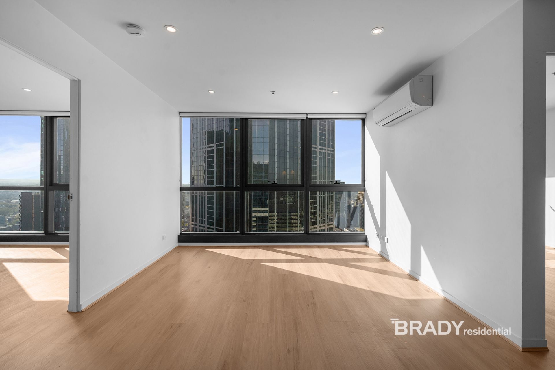 3708/8 Sutherland Street Melbourne VIC, Melbourne - Thumbnail 2