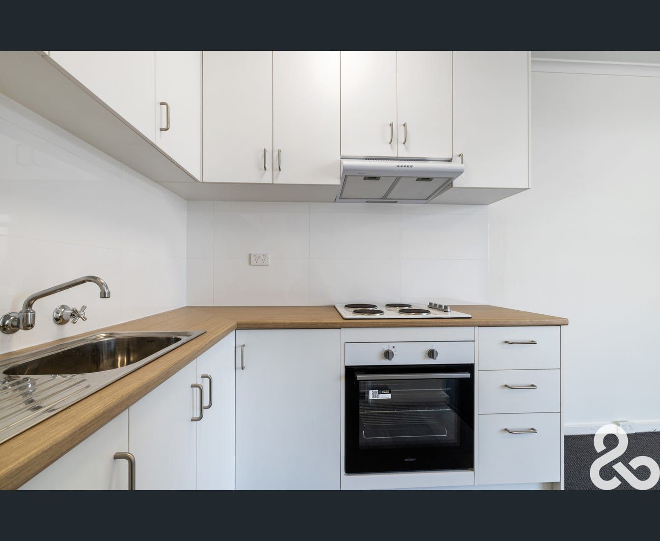 Spacious, Modern and fantastic location.