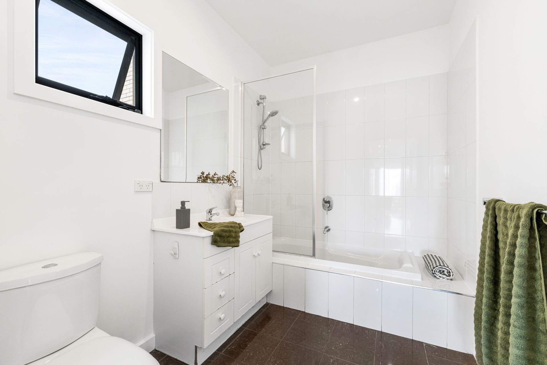 Spacious, Modern Living Over Two Levels
