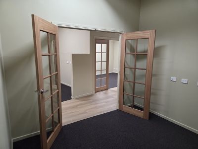 TIDY FITTED OFFICE WITH CAR PARKING!
