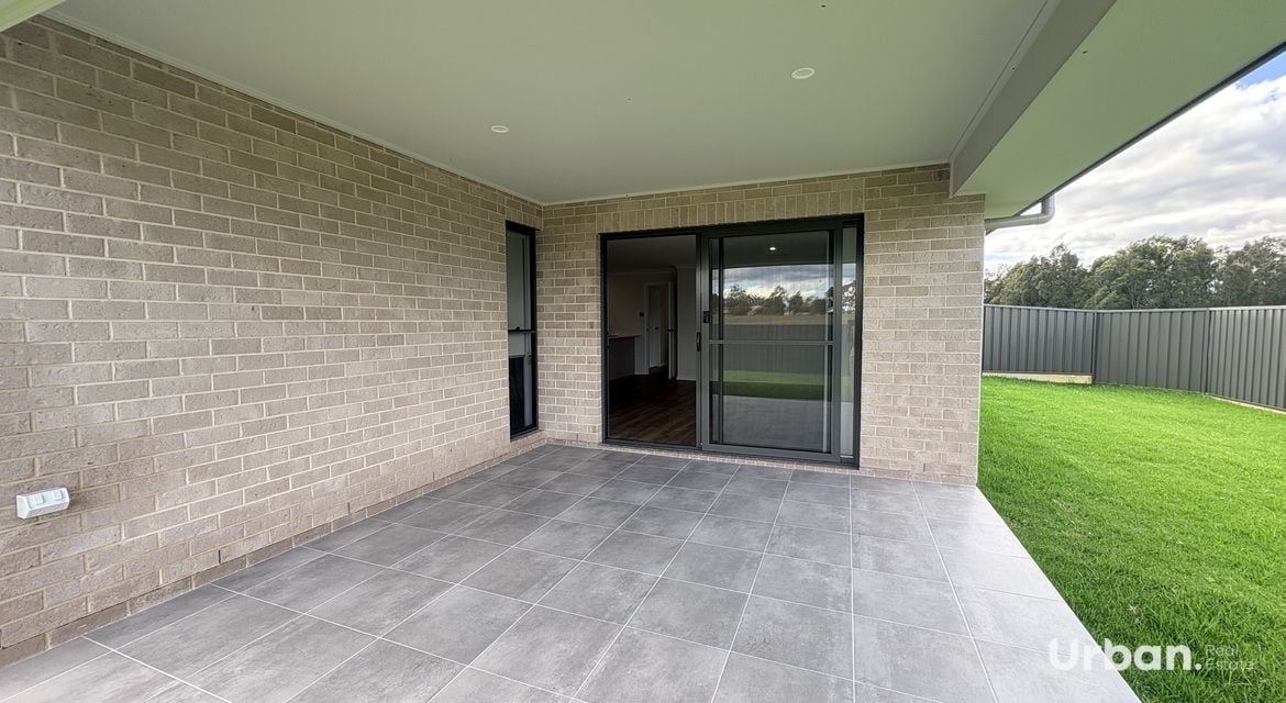 Lochinvar 10 Cahill Close