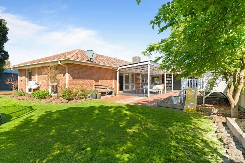 12 Axminster Drive, Craigieburn