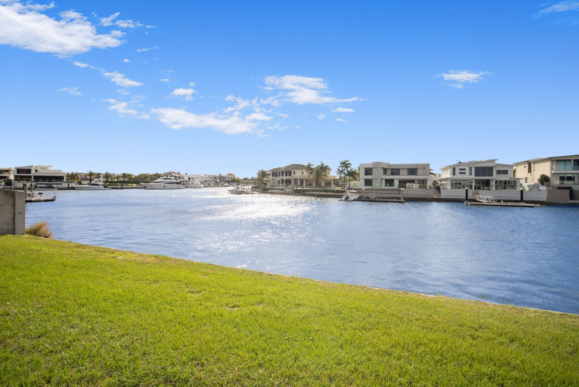 1, 2 & 3/11 Regents Court, Sovereign Islands - Image 1