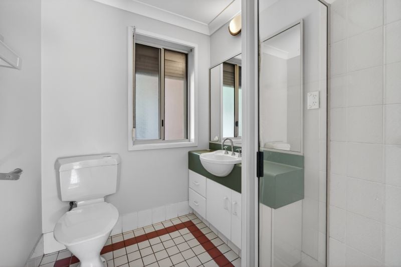 SPACIOUS FAMILY HOME IN QUIET SETTING