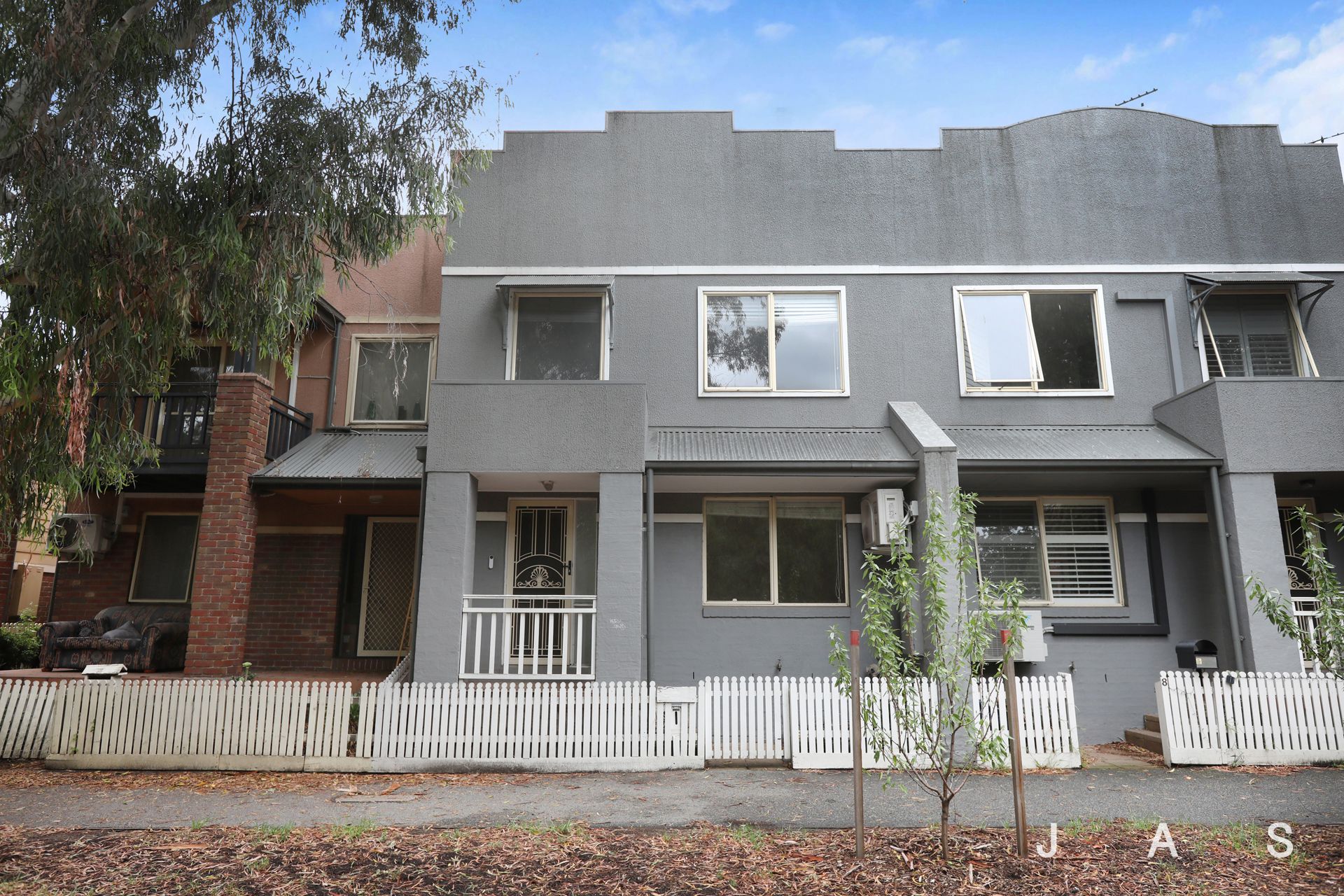 10 Cuffe Walk Kensington VIC, Kensington - Thumbnail 2