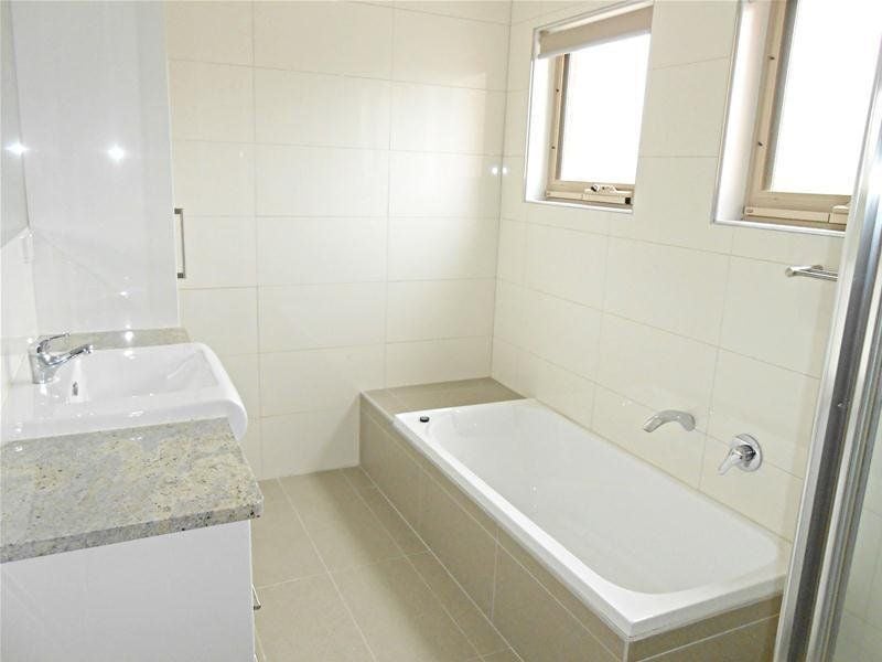 STYLISH TOWNHOUSE IN GREAT LOCATION