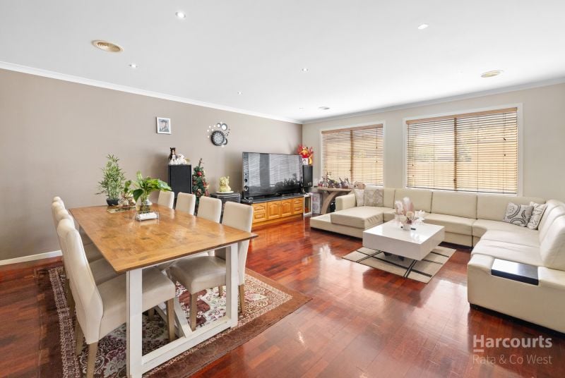 24 Maranoa Grove, Caroline Springs