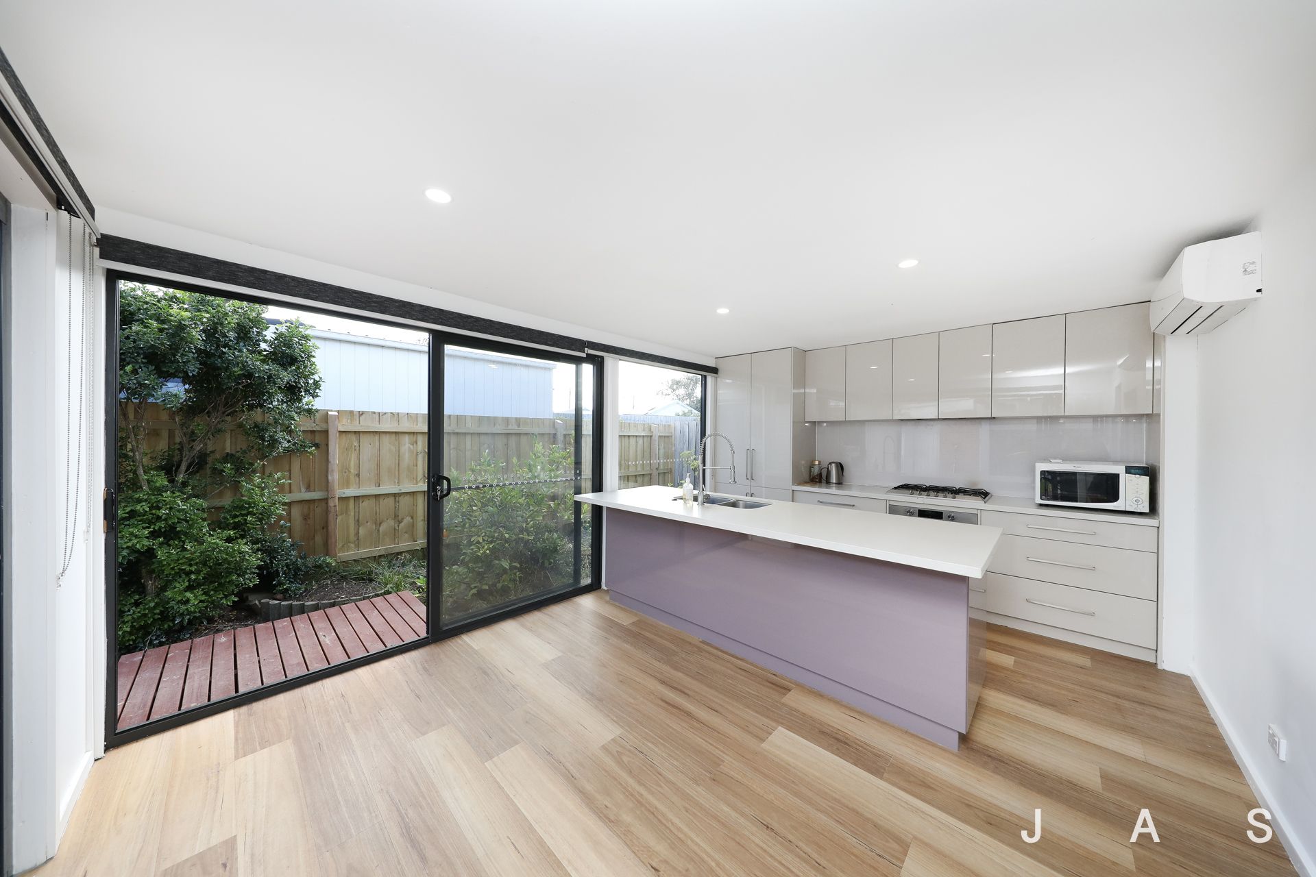 8 Burns Street Maidstone VIC, Maidstone - Thumbnail 2