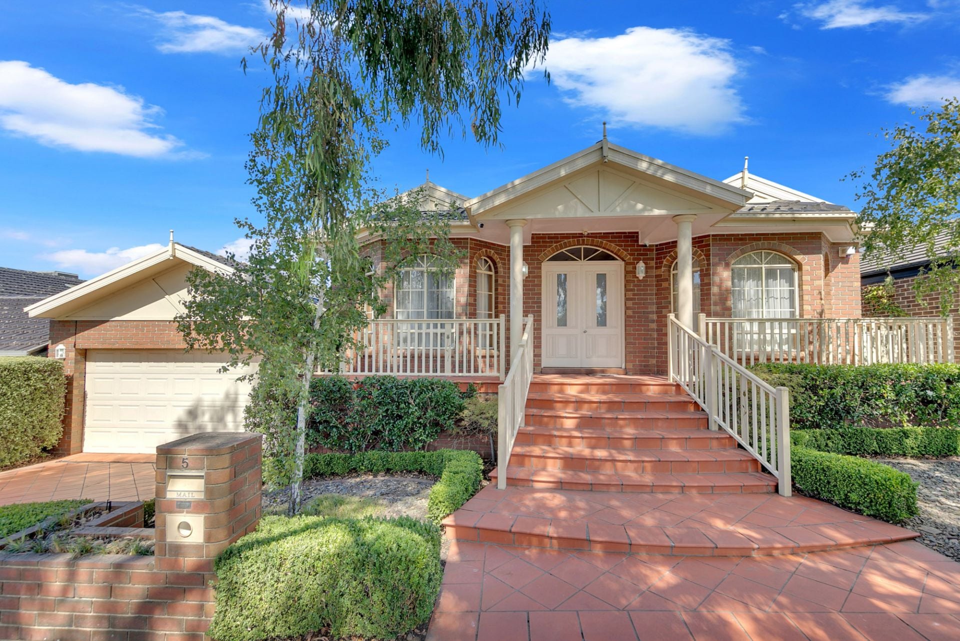 Supreme Family Living - plus downstairs self contained 