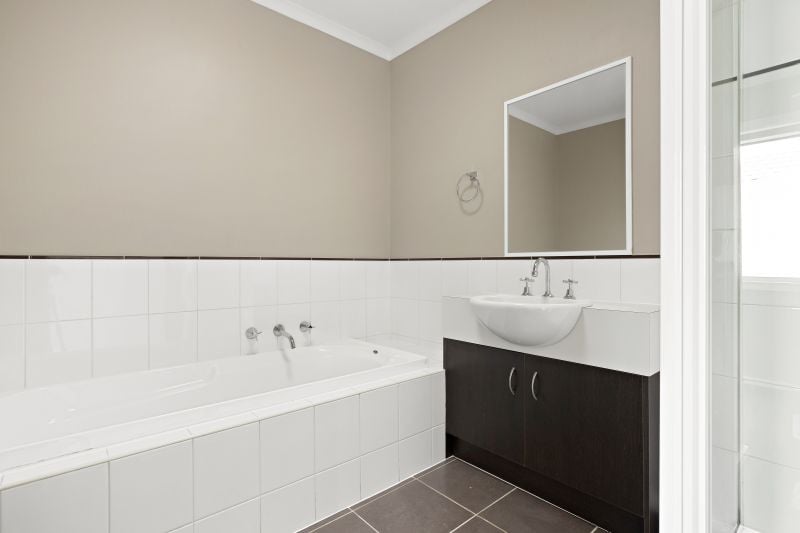 9 Flowerdale Crescent, Roxburgh Park