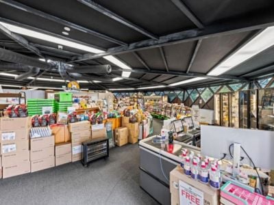 HIGHLY EXPOSED OFFICE/RETAIL/MEDICAL WITH 12 CAR PARKS!