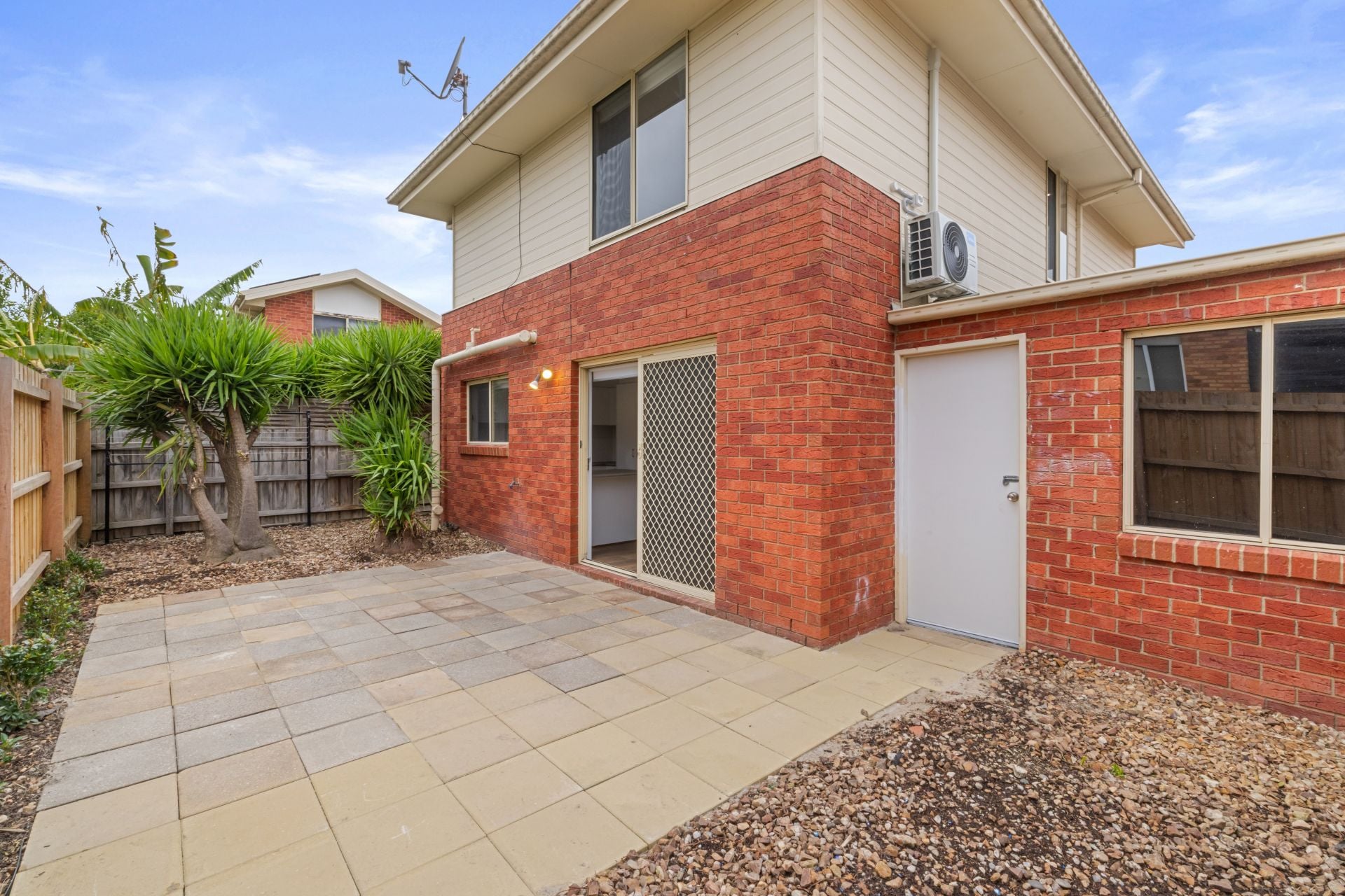 Comfortable & Convenient Townhouse Living in South Morang