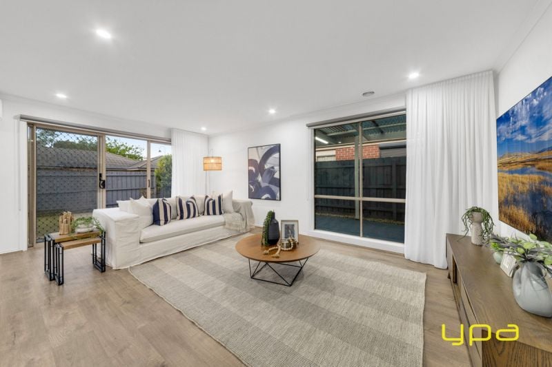 27 Ebony Street Cranbourne VIC, Cranbourne - Thumbnail 2