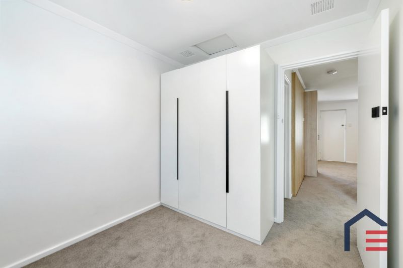 9J/59 Tenth Avenue, Inglewood