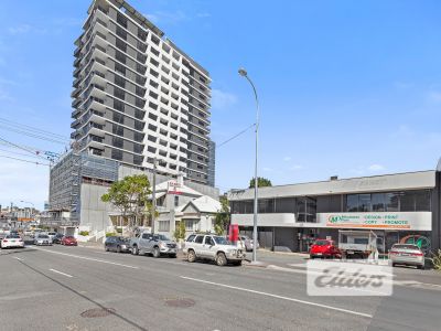 ADAPTABLE GROUND FLOOR OFFICE / RETAIL + 2 CAR PARKS!