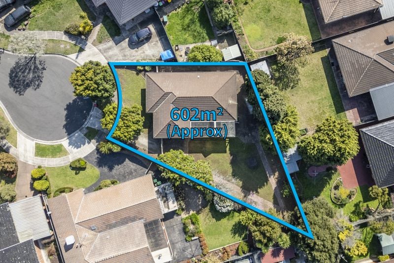 4 Moore Close, Mill Park