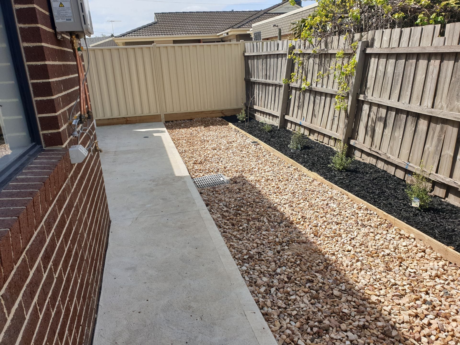 2 BEDROOM TOWNHOUSE