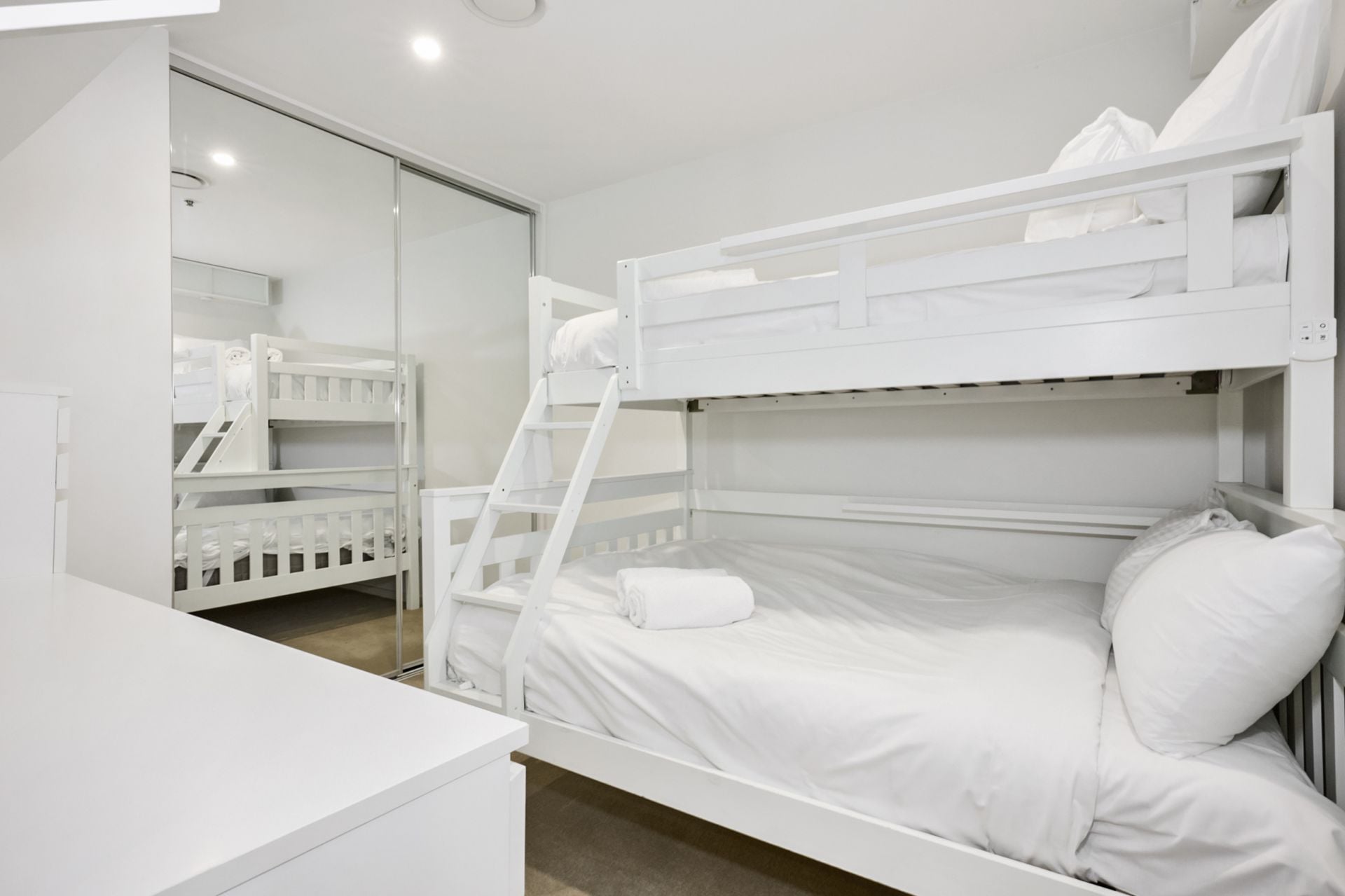 2407/5 Sutherland Street Melbourne VIC, Melbourne - Thumbnail 6