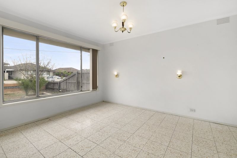 19 Bates Avenue, Thomastown