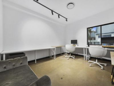 CENTRALLY LOCATED PLUG AND PLAY OFFICE!