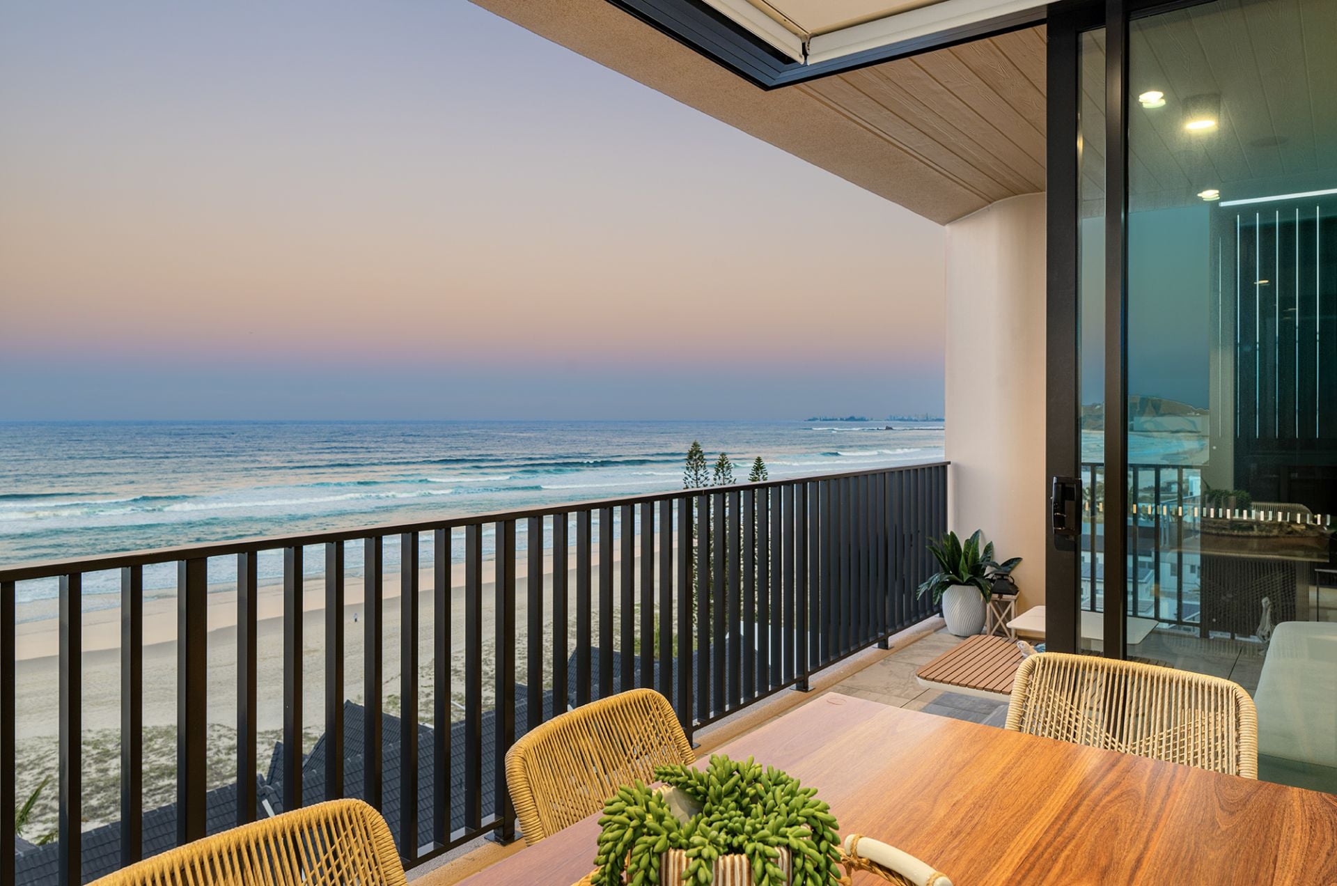 805/4 Seventeenth Avenue, Palm Beach - Thumbnail 2