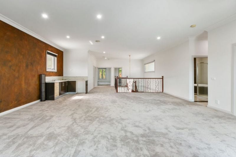 10 Wattlebird Crescent, Reservoir