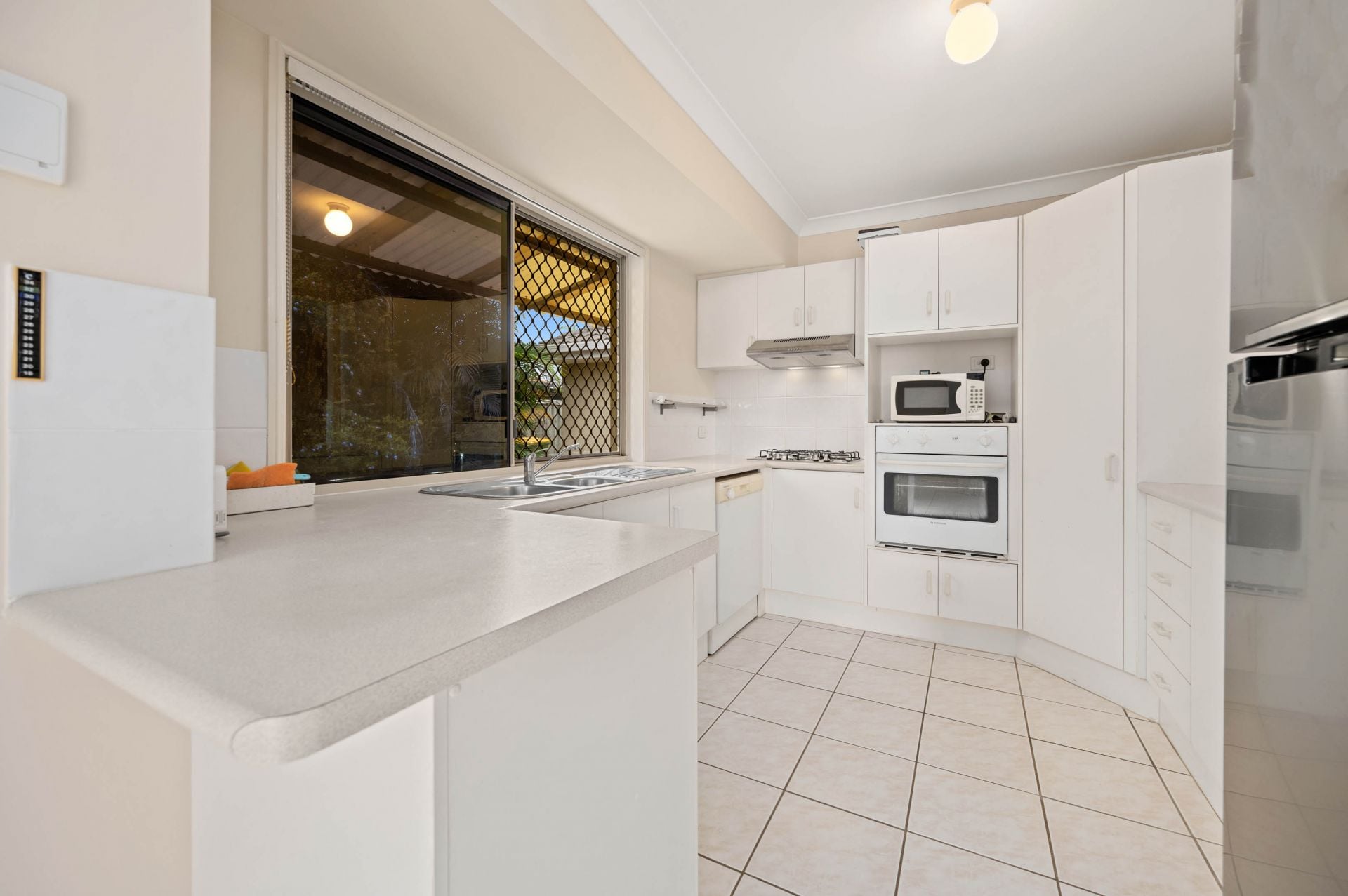 21 Lefroy Drive, Coombabah - Thumbnail 6