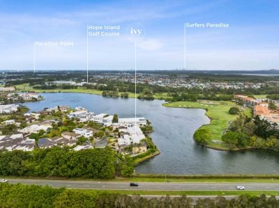 Modern Living Overlooking the Lake in Hope Island Resorts !!