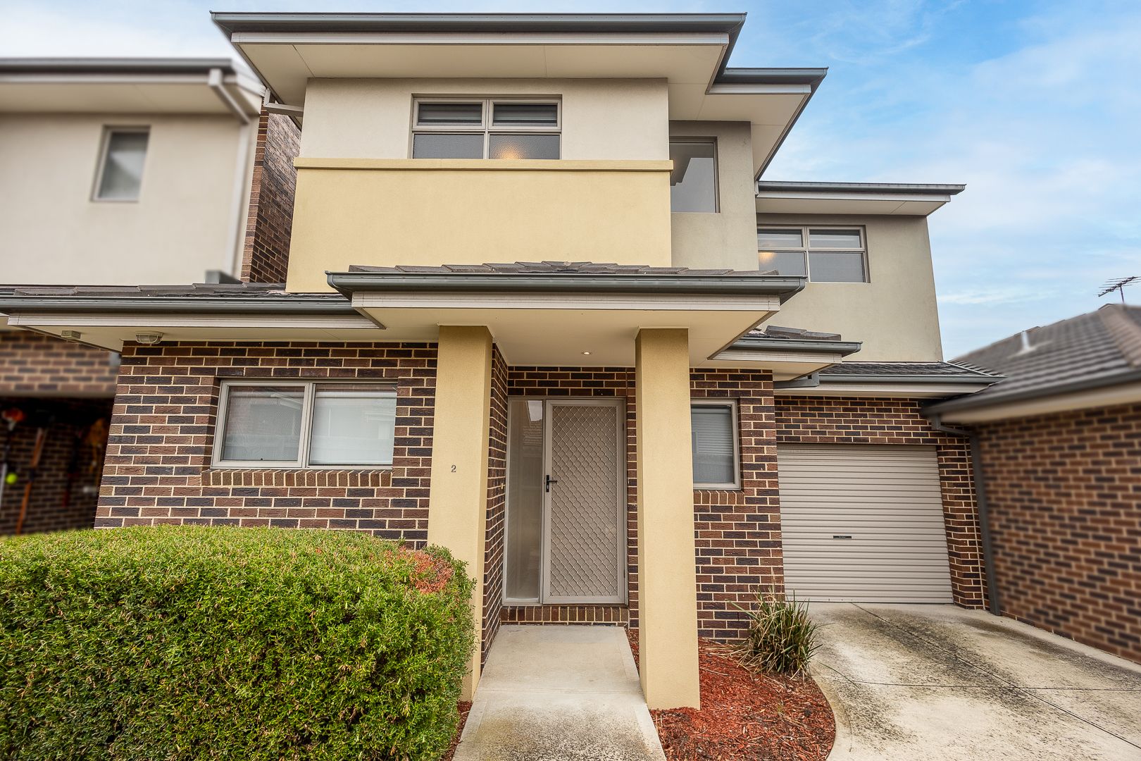 For Lease – Stylish 2-Bedroom Townhouse