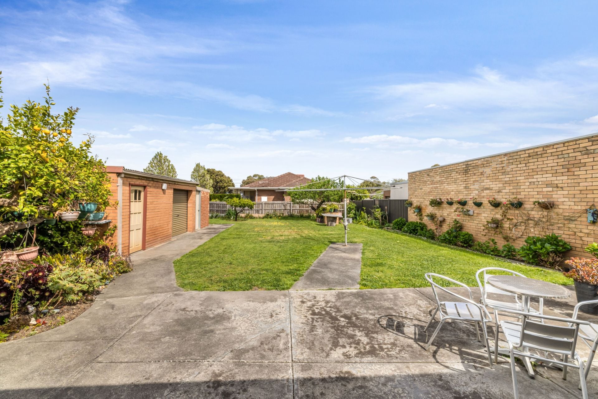 Mid Century Charm With Lots Of Potential