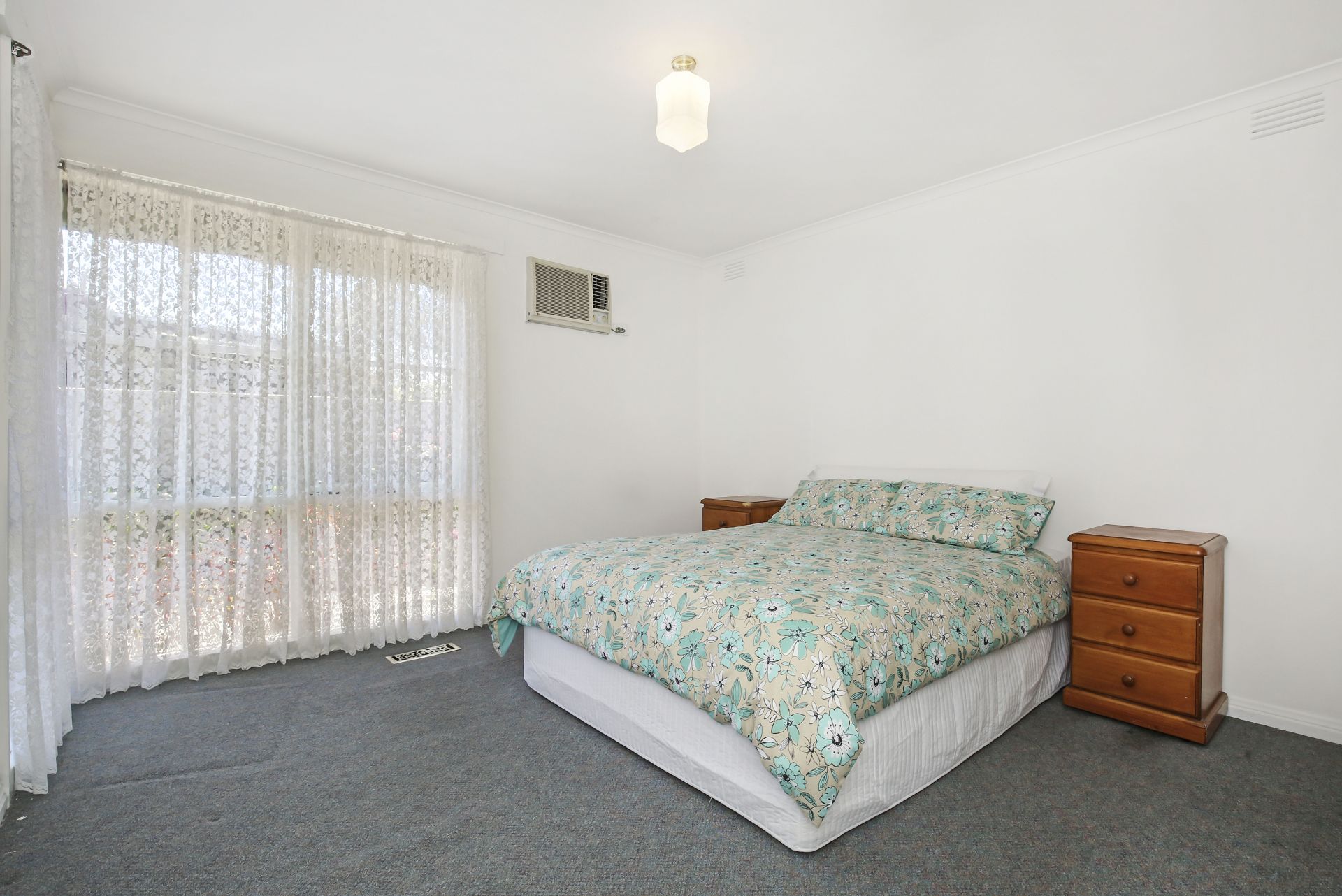 Position Perfection & Outstanding Potential  -  744m2 ( approx )