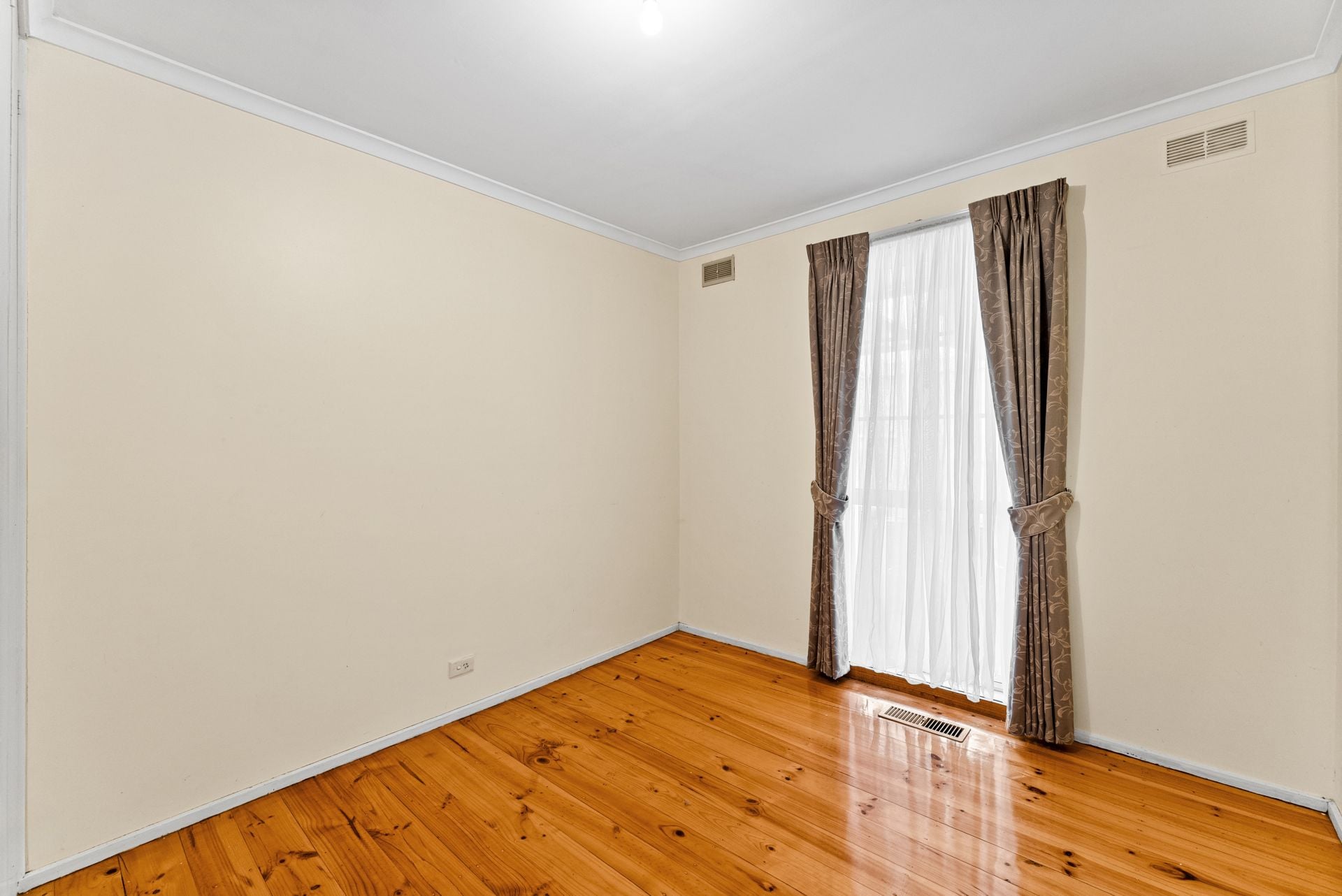 Comfortable, Convenient & Full of Potential in a Quiet Court