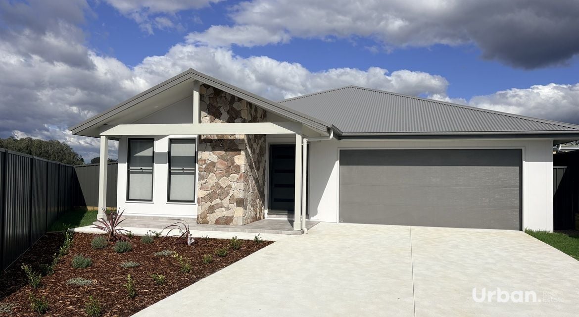 Lochinvar 10 Cahill Close