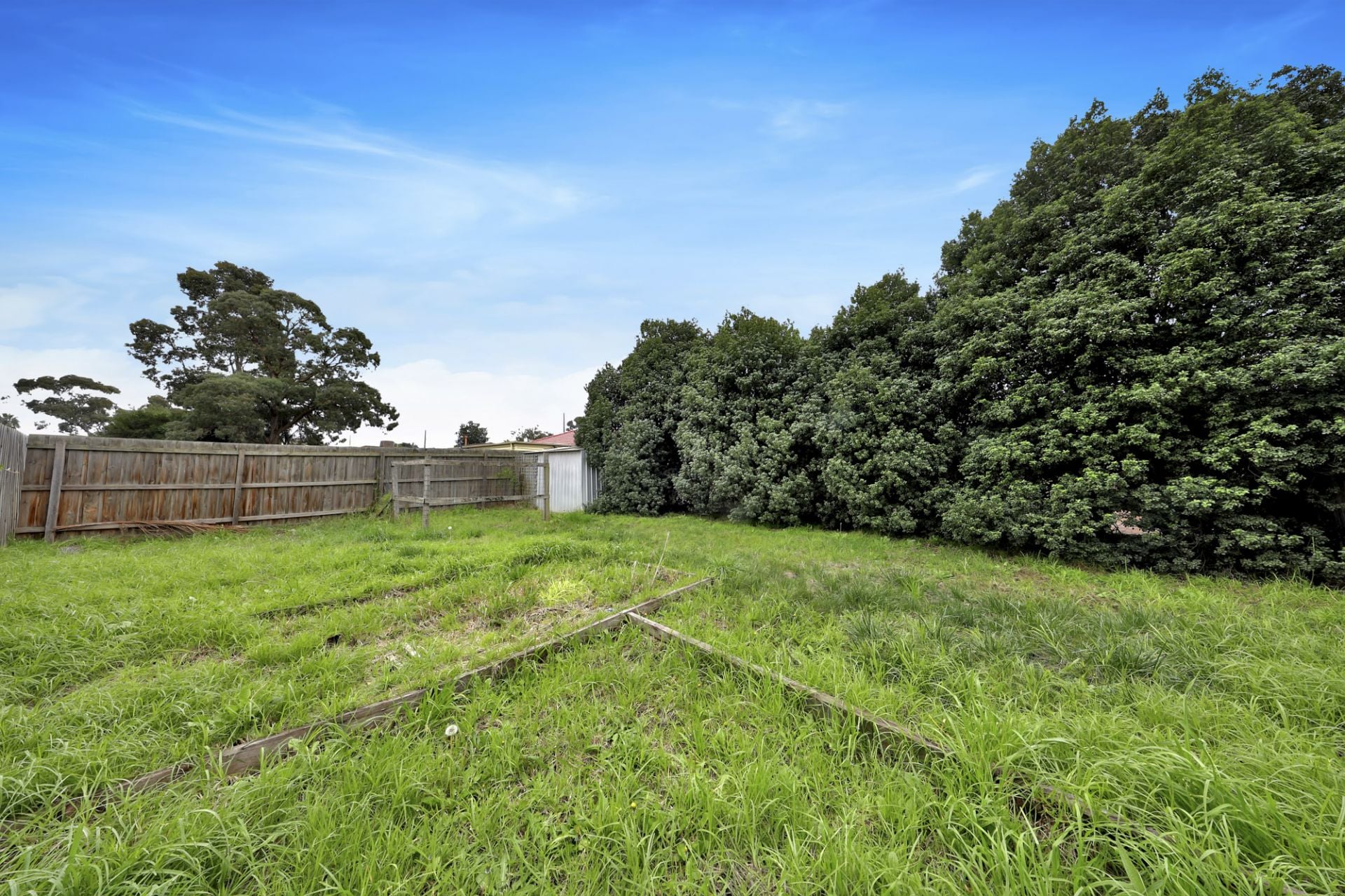 THREE BEDROOM TWO BATHROOM FAMILY HOME