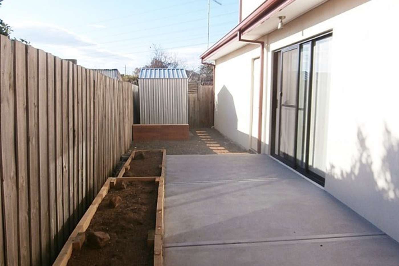 MODERN 2 BEDROOM TOWNHOUSE