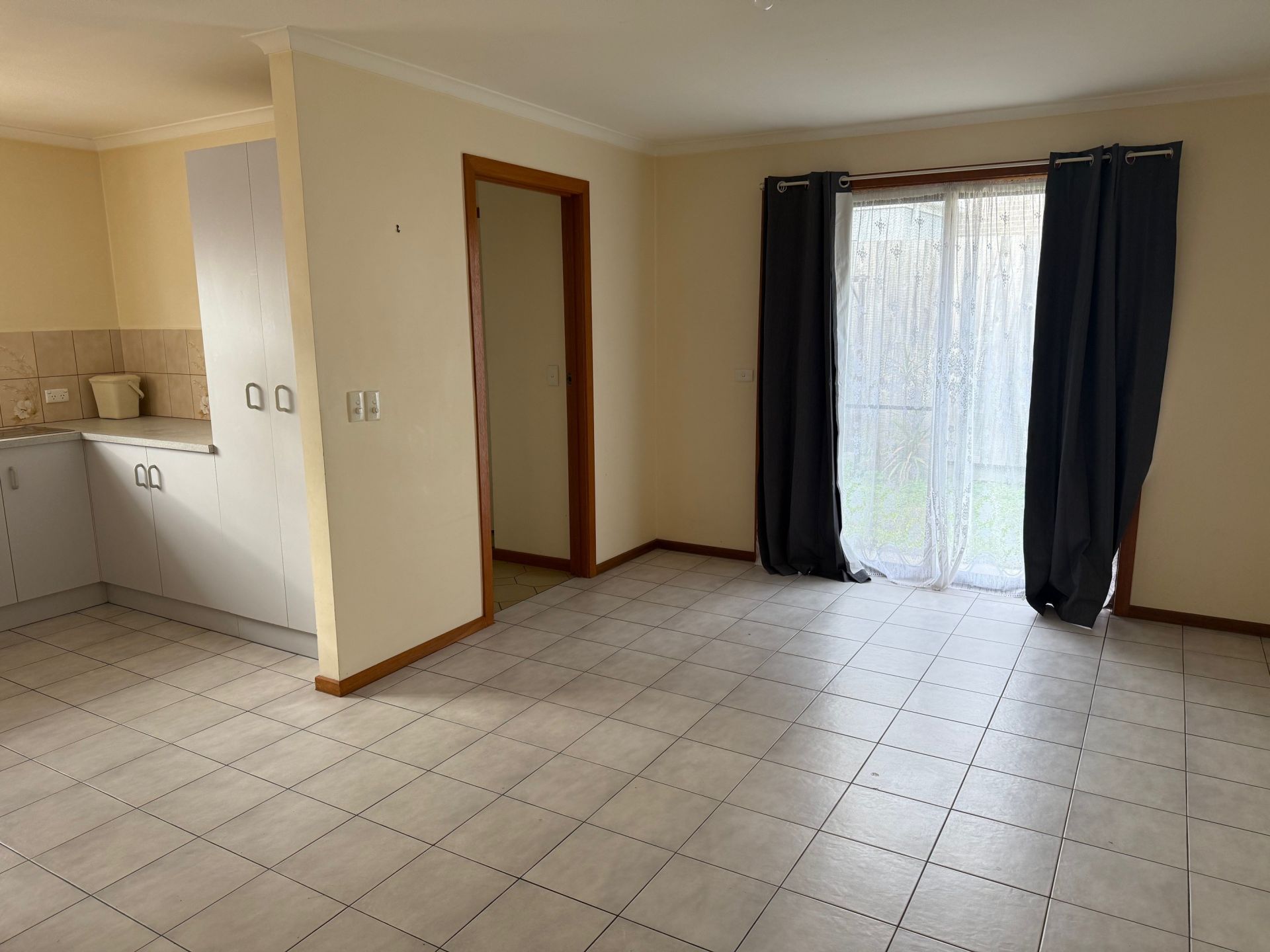 2/4-6 Bracken Grove ALTONA VIC, Altona - Thumbnail 4
