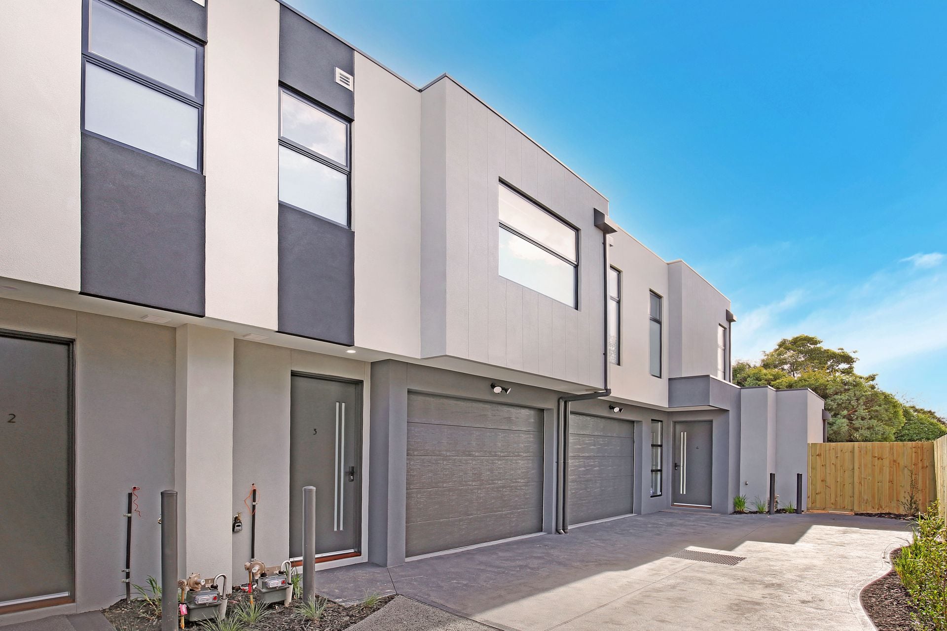 Townhouse for Lease in Heidelberg West – Perfectly Positioned for Convenience and Comfort!