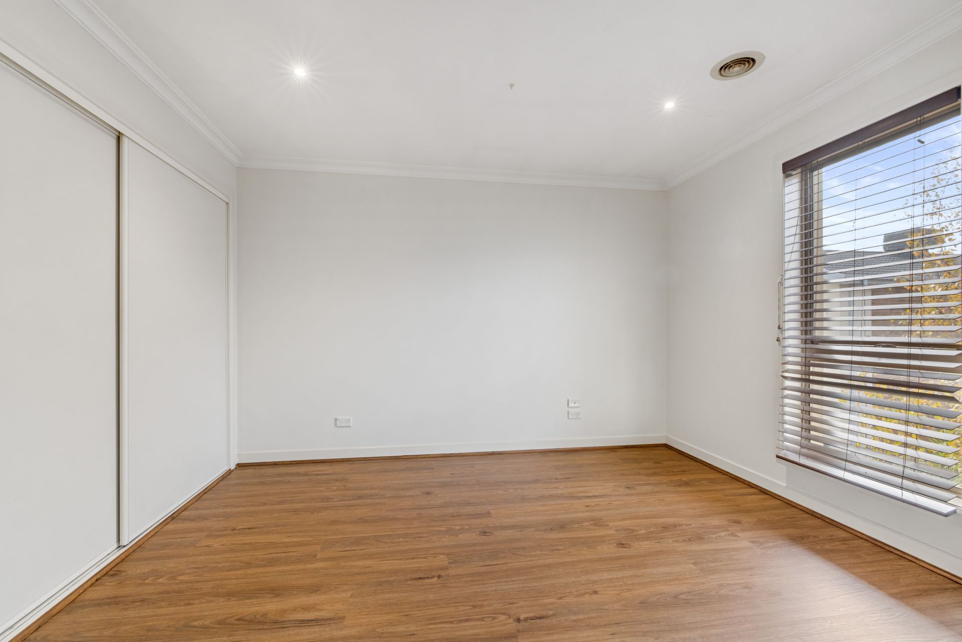 STYLISH 3 BEDROOM TOWNHOUSE