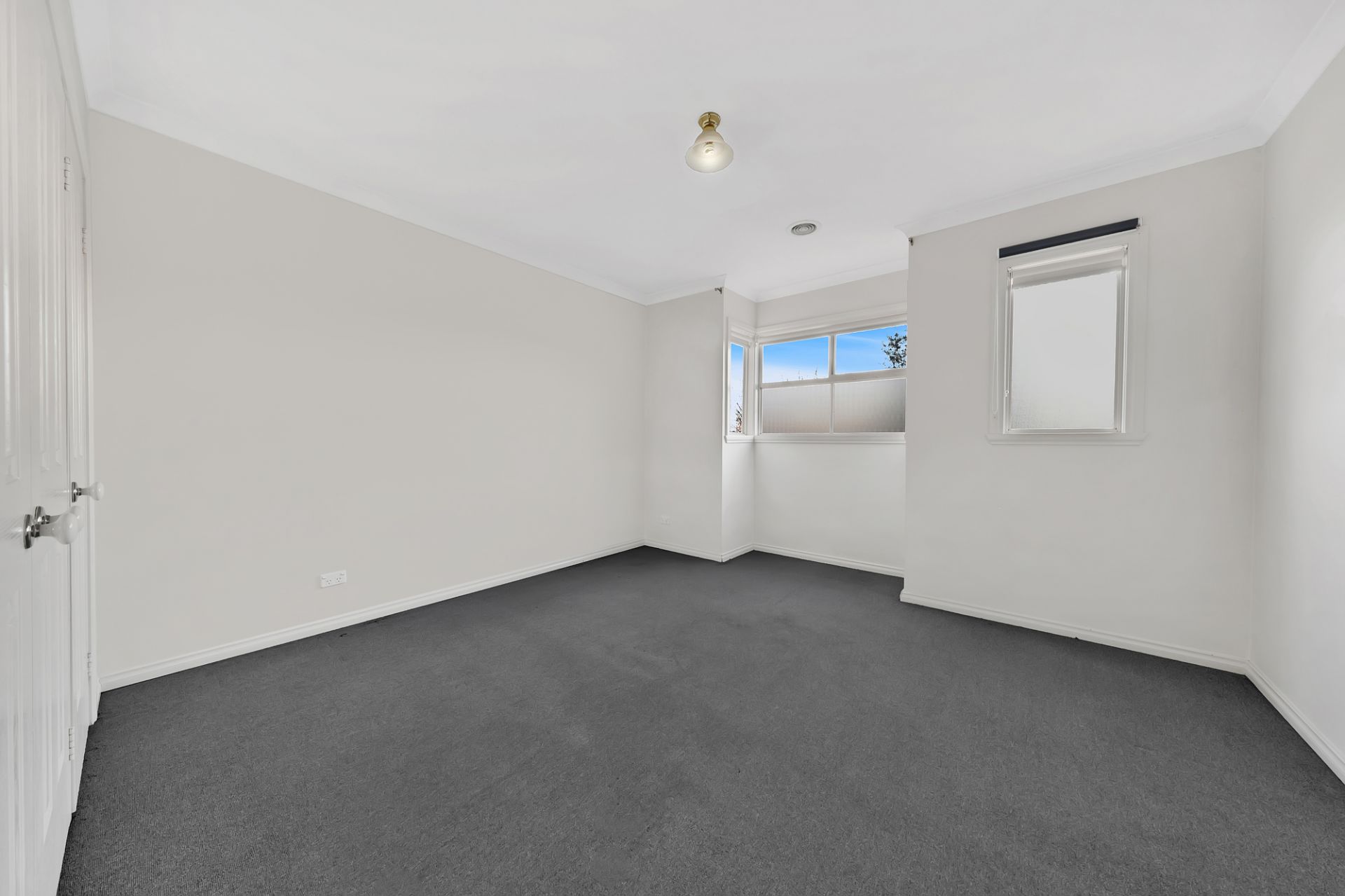 Modern Comfort & Convenience in Prime Reservoir Location