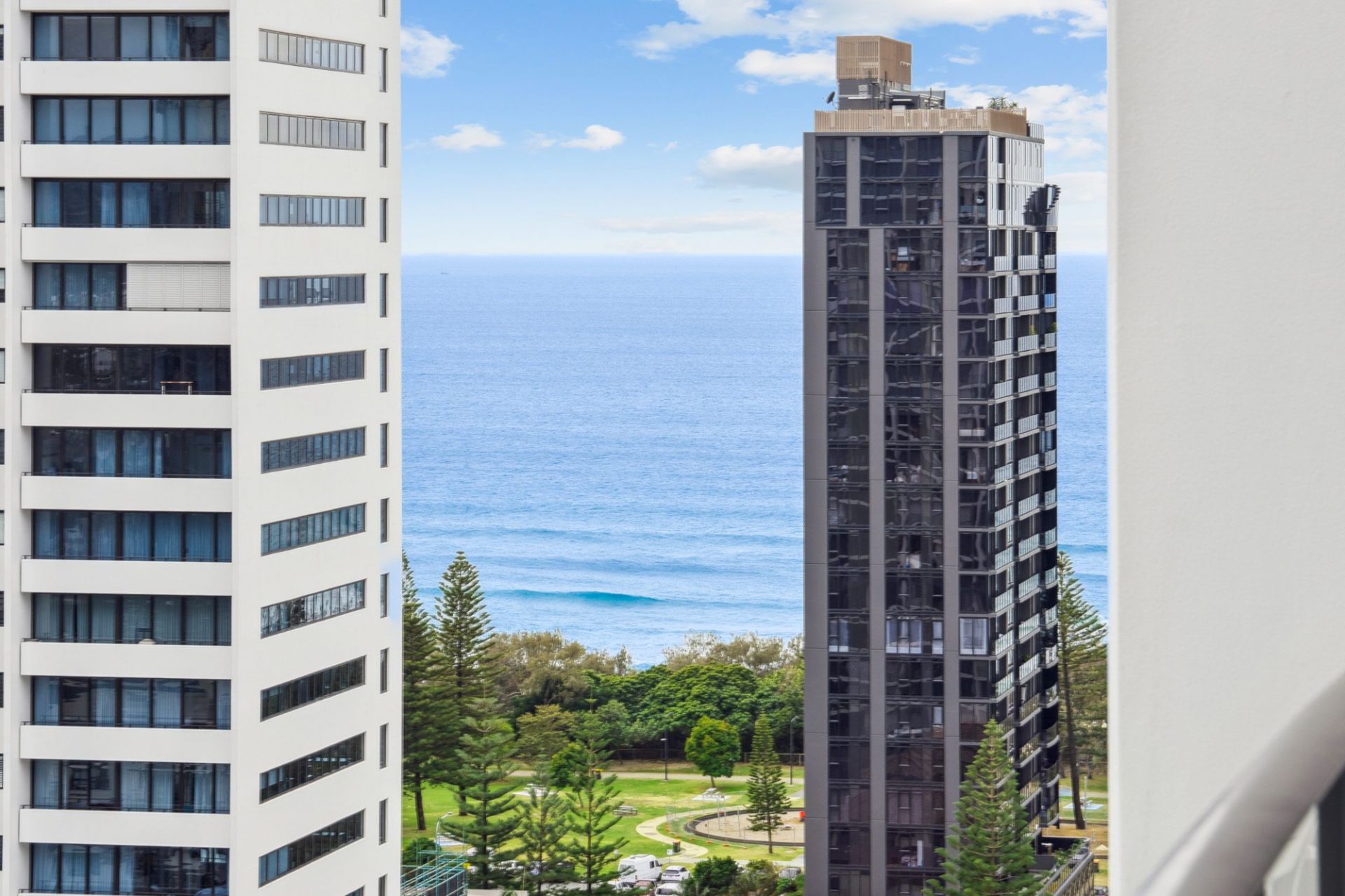 2101/22 Surf Parade, Broadbeach - Thumbnail 4