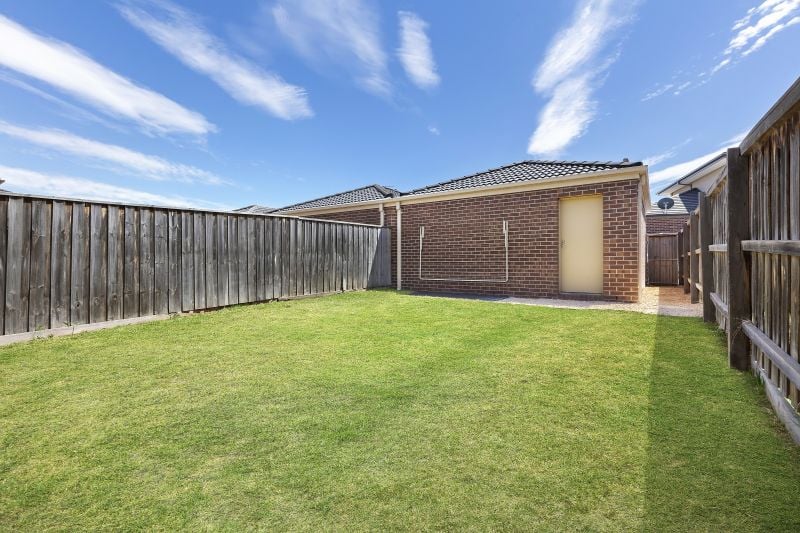 30 Featherbrook Drive, Point Cook