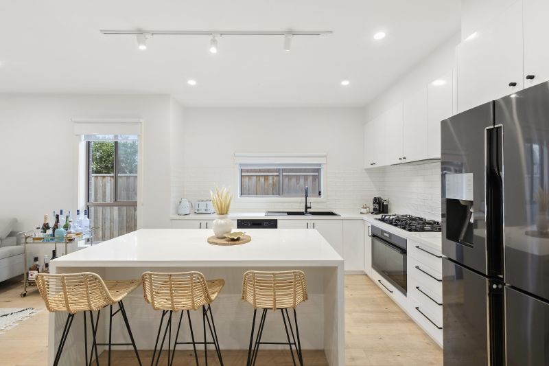 8A Burns Grove, Kingsbury